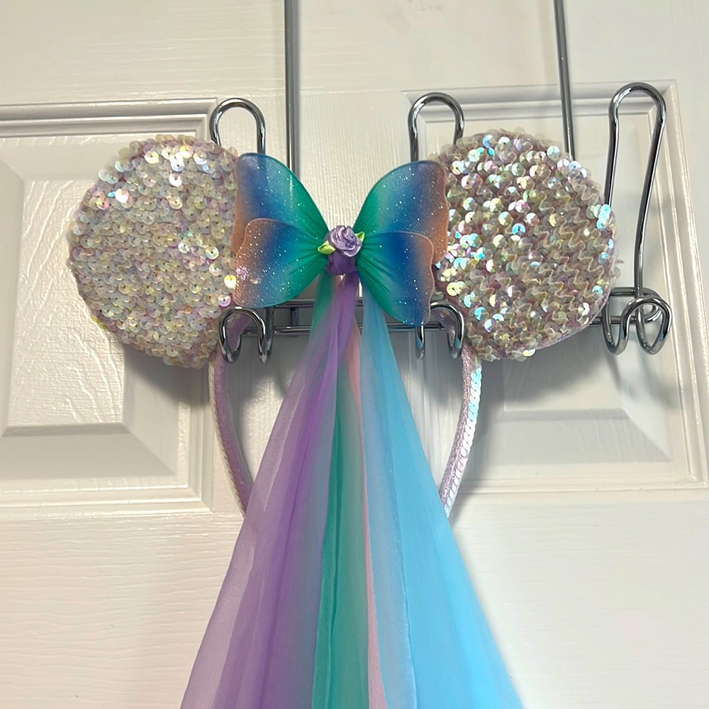 Disney iridescent Minnie Mouse headband